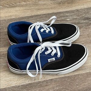 Classic blue & black Vans lace up sneakers big kids 4